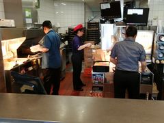 -麦当劳(展览路店)