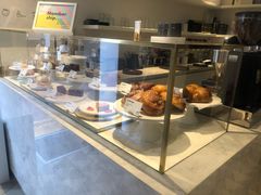 面包甜点陈列柜-大酉·M Coffee(北京美术馆店)