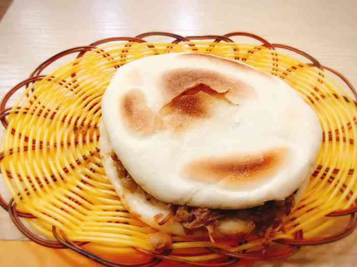 鼎香坊肉夹馍(梅亭店)-"住在梅亭附近,每天上下班都有路过这家鼎香.