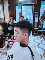 -东方先生国潮男士理发馆
