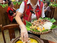 -老滇山寨•云南特色菜•地方菜•民族风情歌舞表演(金碧店)