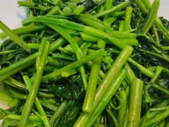 -阿瓦山寨·湘菜现炒·剁椒鱼头王(咸阳总店)