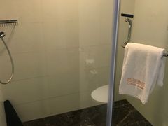 -桔子酒店(上海西藏北路地铁站店)