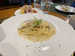 奶油腌肉蘑菇面-LUCCA卢卡西班牙海鲜饭(远洋广场店)
