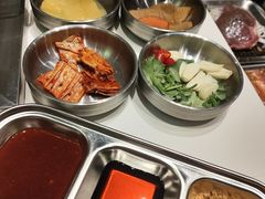 -山野的朋友露营炭火烤肉