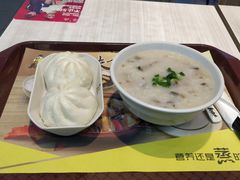 皮蛋瘦肉粥+猪肉玉米包-真功夫(宁波火车南站)