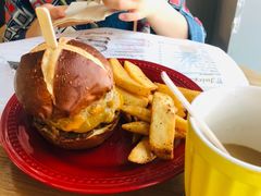 特色汉堡-HELLO 27 意面·沙拉·帕尼尼