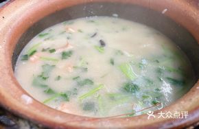 Signature Frog Legs and Fresh Shrimp Clay Pot Rice