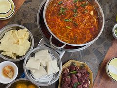 -黄利砖万峰林布依特色酸笋牛肉馆