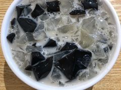 仙草果拼九毛膏-翁林甜品