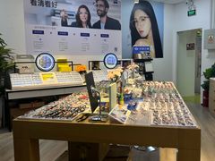-天空之镜眼镜店蔡司依视路配镜授权零售店(望京颐堤港店)