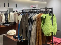 -URBAN REVIVO(高德置地广场·春广场店)