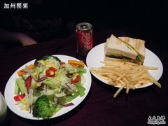 老教堂三明治+健康沙拉-JINNS锦时 steak&pizza(浸信会礼拜堂旧址店)