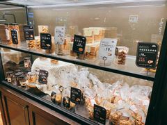 面包甜点陈列柜-红跑车(三牌楼店)