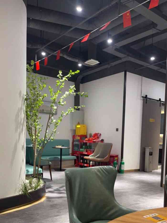 拉克申冰煮羊(绿地店)-"昨天的味道还依然在嘴里回荡,每个人吃东西.