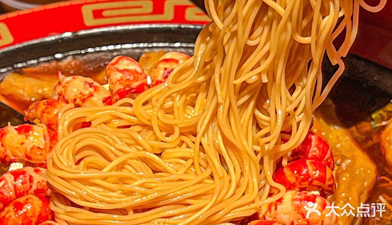 来南宁一定要去琅西村胡爷吃椰香小龙虾!