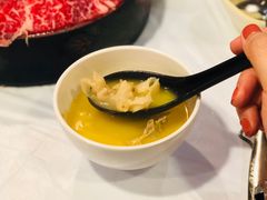 浓厚原只鸡煲花胶汤-鲜入围煮花胶鸡海鲜火锅