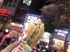-Bánh Mì Huynh Hoa