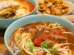 -亮亮面馆(经六路店)