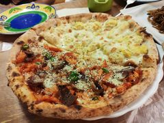 狂野榴莲双拼披萨-盘炉forenza·云贵川融合小食堂 ( 钟楼中柳巷店)