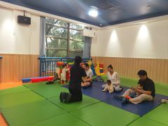 -小门牙好性格托育(北外滩中心)