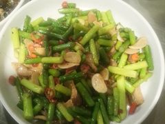 -龙巢盱眙龙虾·牛蛙·烧烤宵夜(八卦岭店)
