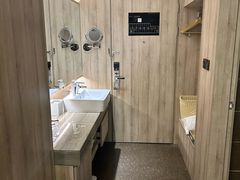 -西安大雁塔科技大学地铁站亚朵酒店