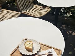 -VERIE BAKEHOUSE