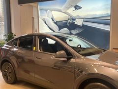-TESLA 特斯拉(上海太古汇体验店)
