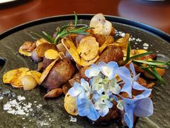 金蒜片干葱生煎澳洲小牛肉佐新西兰海盐片-鹏湾.壹号