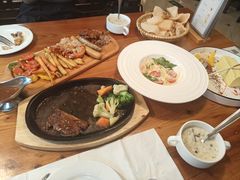 德国猪肘拼盘-宝莱纳啤酒花园餐厅PAULANER BRAUHAUS Nanjing(广州路店)