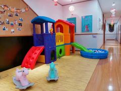 -抱抱熊托育中心(大悦城店)