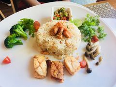 -Chom Cafe and Restaurant