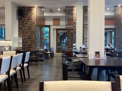 -Chom Cafe and Restaurant