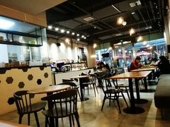 大堂-HELLO 27 意面·沙拉·帕尼尼