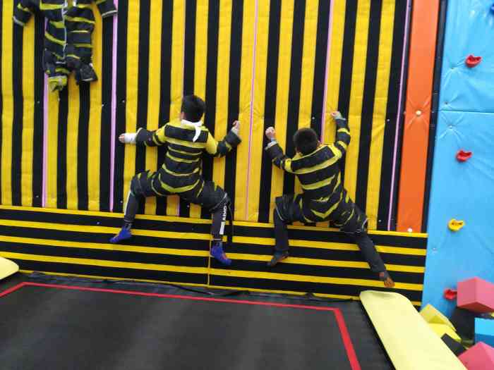 酷跳跳蹦床主题乐园-"在1227广场 三楼 很好找 屈臣氏对.