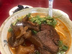 半筋半肉面-金杨拉面王小吃面馆·牛三宝面·红烧牛肉粉