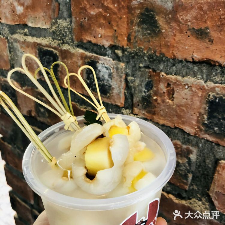 爬梯椰是一家很山城的甜品店