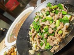 宣威小炒肉-宣威年猪饭·二十年云南家常菜·特色小炒肉·春季鲜花野菜上新(尚邻雅苑店)