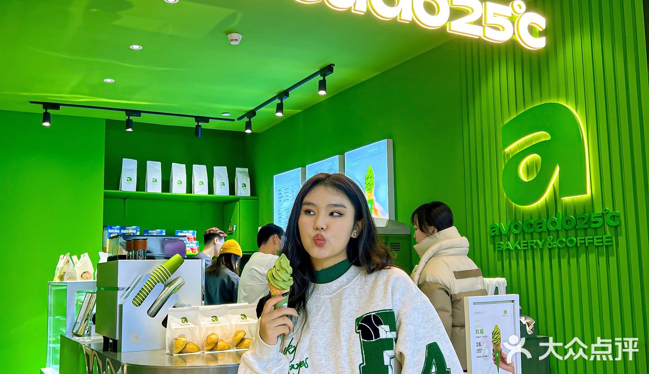 乌鲁木齐探店︱最爱的绿色牛油果咖啡店