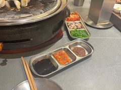 -围炉肉舍•炭烤活鳗•丹东海鲜烤肉(步行街店)