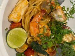-Chom Cafe and Restaurant