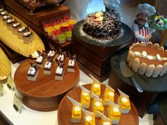 蛋糕-威珀斯酒店·珀萃美食餐厅 | 海鲜刺身·现烤生蚝·特色烤肉