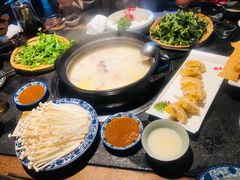 -大匠工房古船木艺术餐厅·猪肚鸡专门店(长白仙岛店)