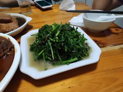 韭菜炒地皮菜-山里人家土菜馆(茅山店)