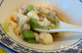 Stir-fried Pork Diced with Peanuts in Soup