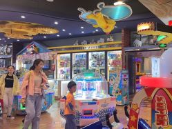 -卡通尼乐园(五彩世界店)