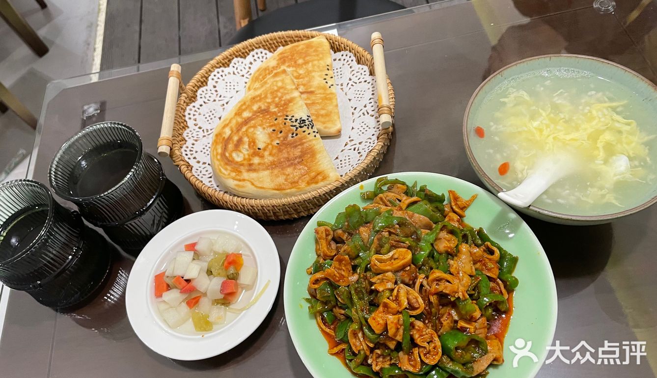 老板真的很热情,卡卡送东西啊