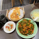 老板真的很热情,卡卡送东西啊