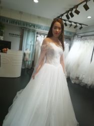 -雪莉美妆婚纱馆